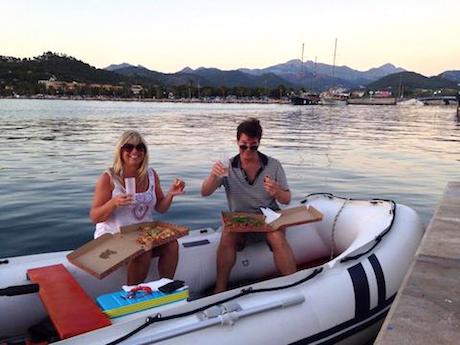 Wine and pizza on boat v3